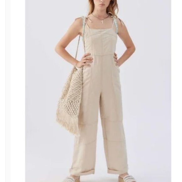 Urban Outfitters Cream Jumpsuit - Picture 4 of 13